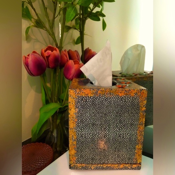 HANDMADE BUTTERFLY BLING THEMED TISSUE BOX - Picture 3 of 9